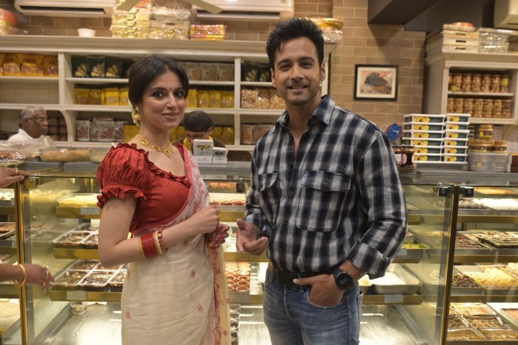 Romantic Vibes Fill Kolkata as Divya Khosla Kumar and Yash Daasguptaa Promote 'Yaariyan 2'