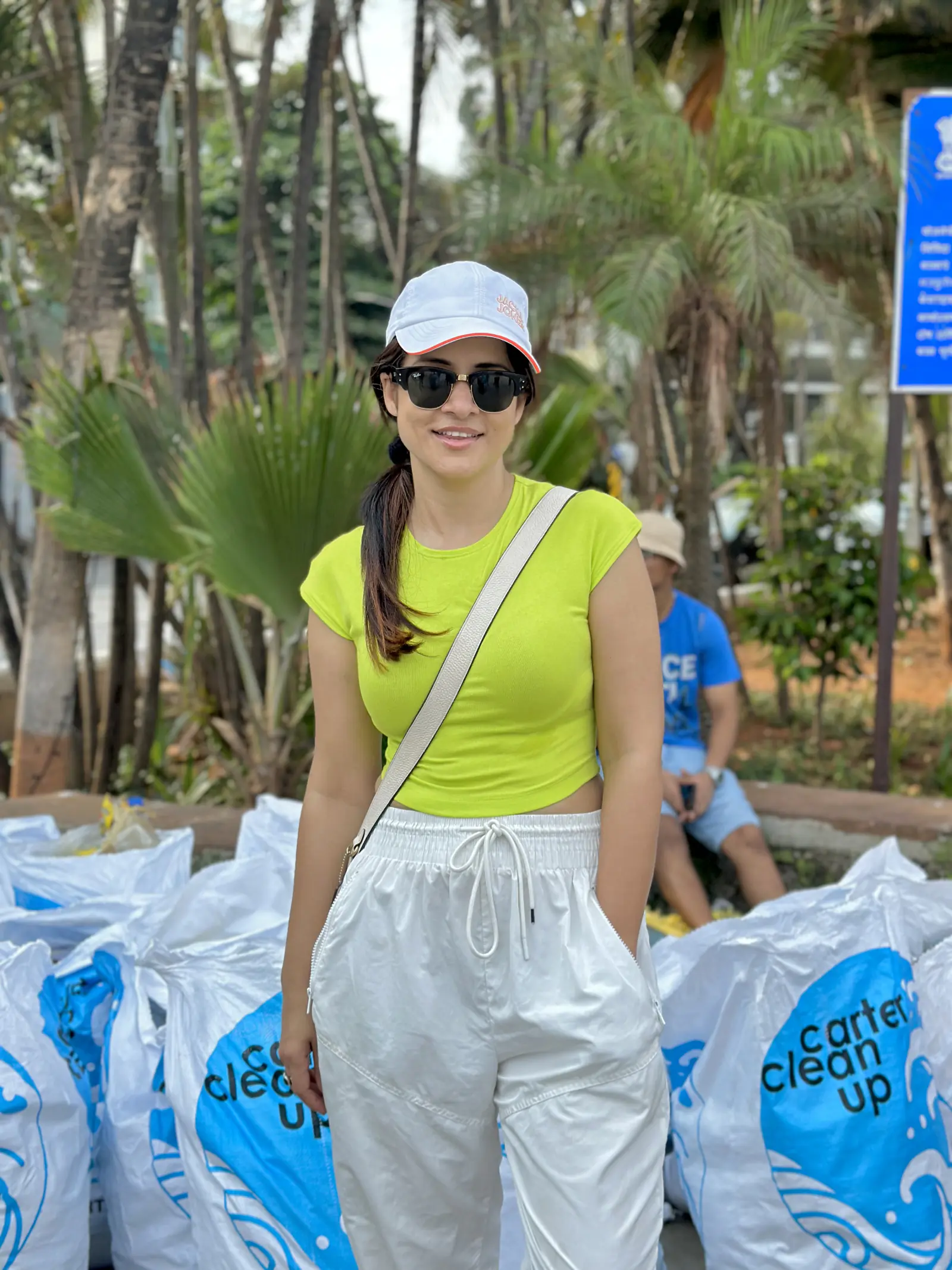 Actress Simple Kaul took part in a beach cleaning campaign in Bandra