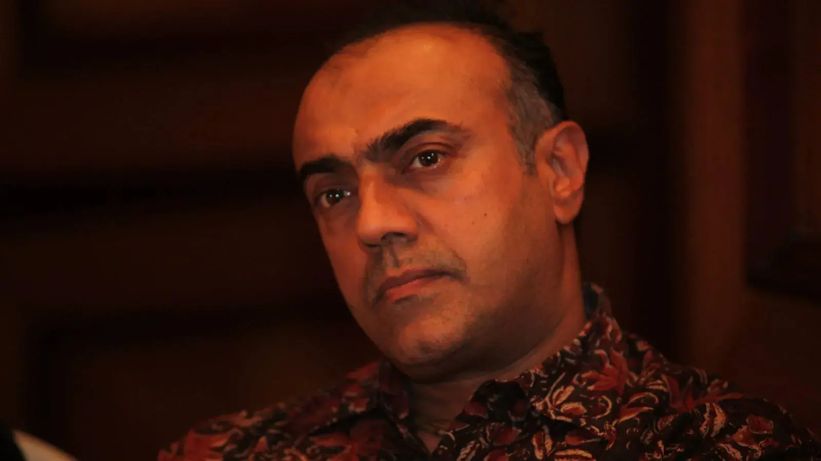 No money for 90 days, half of the budget for stars, and no money for supporting actors. Rajit Kapur