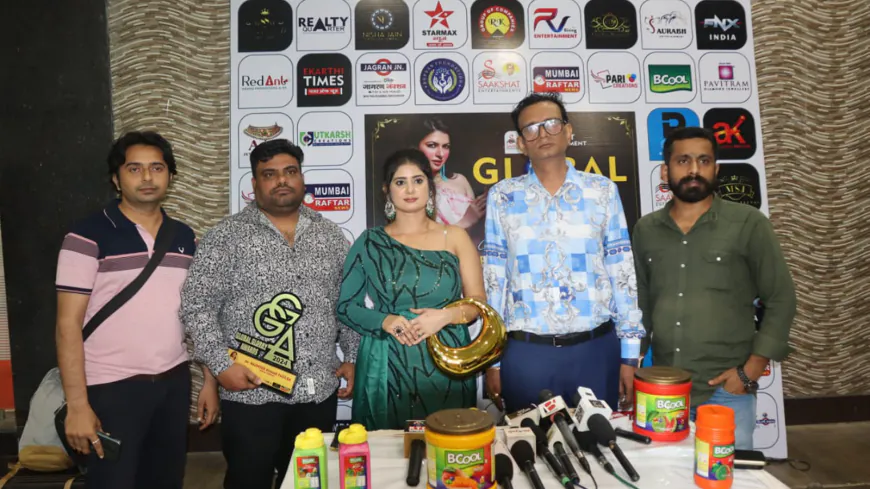 Actress Bhagyashree honoured Rajinder Kumar Fazilka of Devbhoomi with Global Glory Award